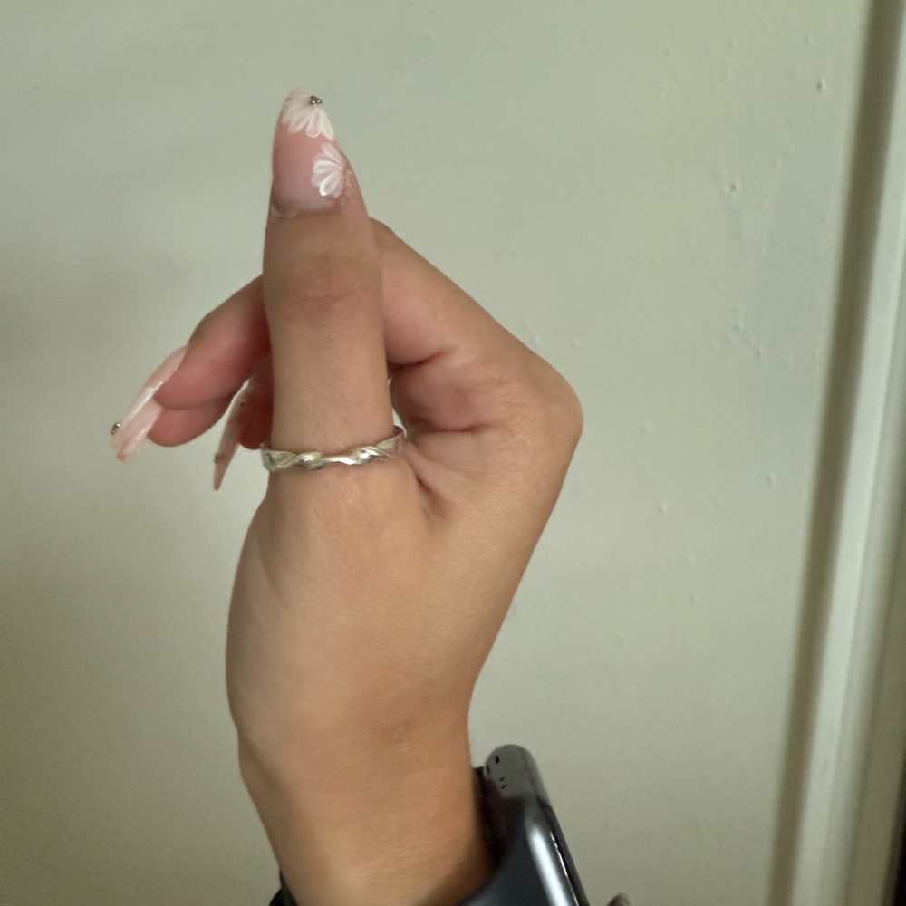 Elegant Silver Twisted Ring